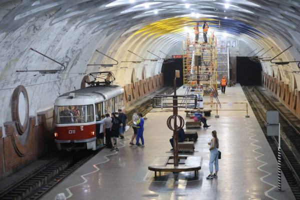 Для зручності та комфорту пасажирів коштом міського бюджету капітально ремонтуємо комунальний транспорт, закуповуємо сучасну спецтехніку та модернізуємо транспортну інфраструктуру6