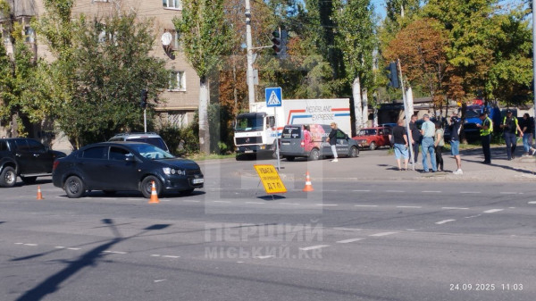 ДТП на проспекті Університетському: Chevrolet вилетів на зустрічну і зіткнувся з Mazda1