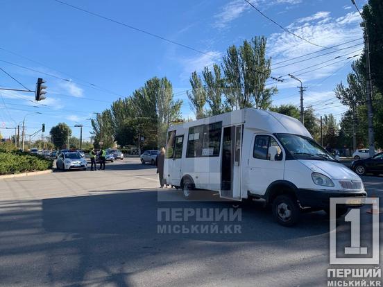 Екстрена зупинка на Дніпровському шосе:  у Кривому Розі в маршрутки на ходу відлетіли два колеса1