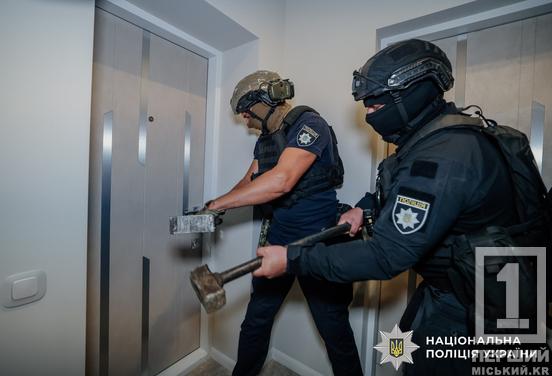 Його кол-центри обікрали іноземців щонайменше на 12 млн грн: викрито мешканця Дніпропетровщини разом з «помічниками»4