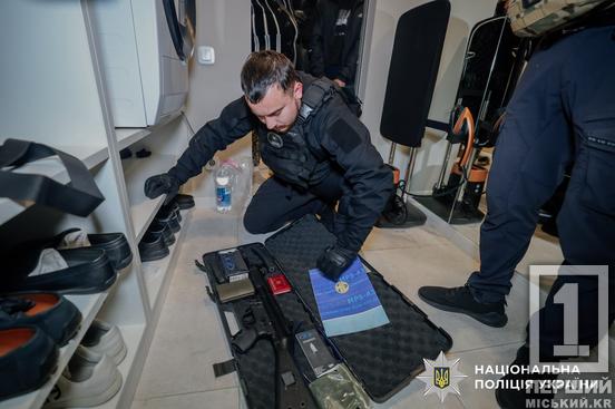 Його кол-центри обікрали іноземців щонайменше на 12 млн грн: викрито мешканця Дніпропетровщини разом з «помічниками»1