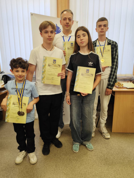 Юні шахісти Кривого Рогу підкорили обласний турнір: подробиці1