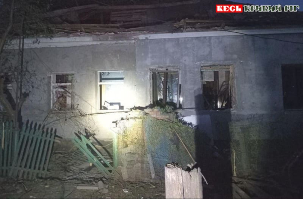 Наслідки повітряного удару по Кривому Рогу – пошкоджено приватний будинок