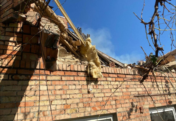 Масований обстріл Нікопольщини: є загибла, кілька поранених, пошкоджено десятки будинків1