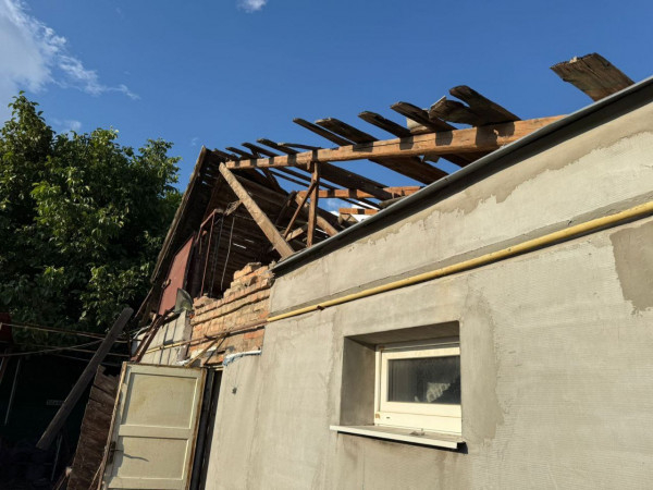 Минулої ночі та вдень ворог не припиняв атакувати Дніпроперовщину: загинули троє людей, двох поранено4
