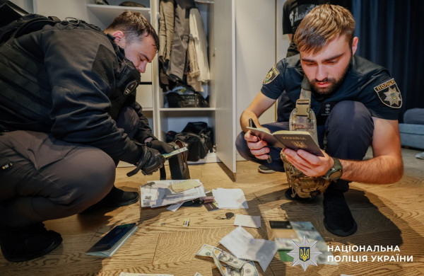 На Дніпропетровщині група шахраїв ошукала 11 –тьох потерпілих з країн Євросоюзу на 12 мільйонів гривень5
