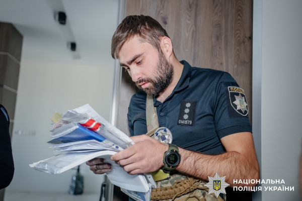 На Дніпропетровщині група шахраїв ошукала 11 –тьох потерпілих з країн Євросоюзу на 12 мільйонів гривень7