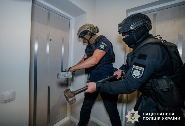 На Дніпропетровщині група шахраїв ошукала 11 –тьох потерпілих з країн Євросоюзу на 12 мільйонів гривень2