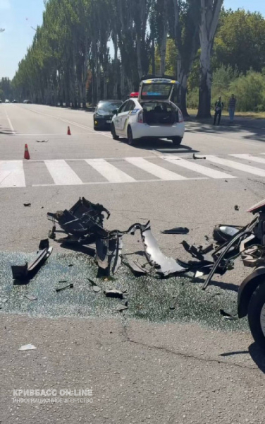 На перехресті вулиць Петра Дорошенка та Героїв АТО сталася дорожньо-транспортна пригода за участі автомобіля Smart Forfour3