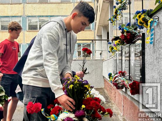Немає таких слів, якими можна виміряти горе: у Кривому Розі з'явилися меморіальні дошки на честь Євгена Слєпова і Петра Бурки4