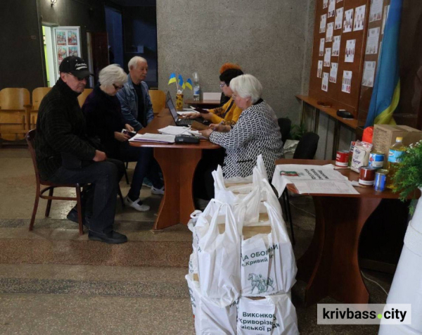Нова хвиля: у Кривому Розі містянам та переселенцям почали видавати продуктові набори 1