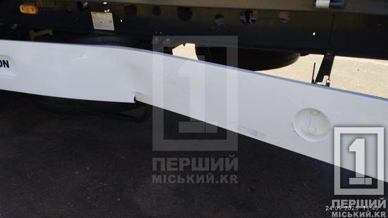 Обидва авто йшли на поворот: у Кривому Розі неподалік техбази притерлися фура та Volkswagen3
