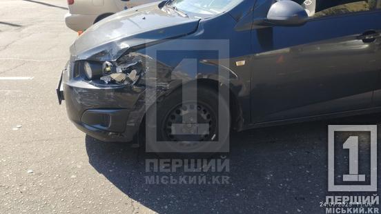 Обминав одну автівку, аби «зустрітися» з іншою: біля Новинки через ДТП ускладнений рух1