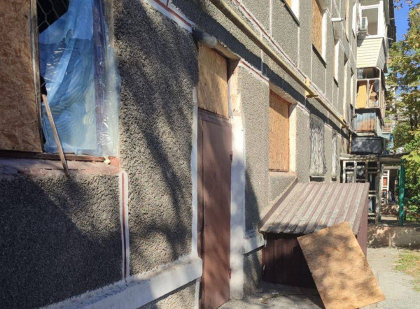 Окупанти не припиняють бити по прифронтових районах Дніпропетровщини, сьогодні внаслідок атаки поранено  п’ятьох  людей4