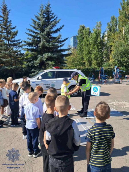 Патрульні Кривого Рогу  завітали до школярів: урок безпеки у веселому форматі2