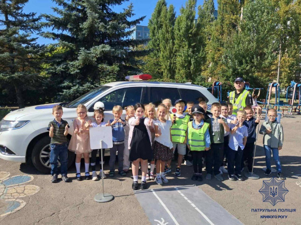 Патрульні Кривого Рогу  завітали до школярів: урок безпеки у веселому форматі0
