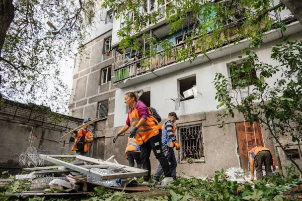 Протягом дня тривала ліквідація наслідків атаки на регіон4
