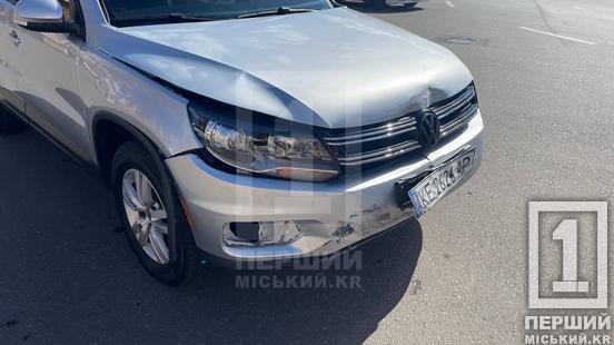 Раптовий удар у правий бік: у Кривому Розі у аварію потрапили Skoda та Volkswagen3