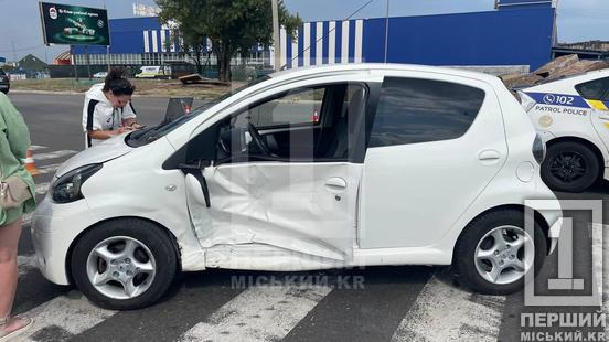 Розтрощені авто поруч з «Епіцентром»: у Саксаганському районі вдарилися Лада та Toyota1