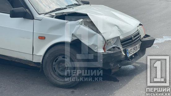 Розтрощені авто поруч з «Епіцентром»: у Саксаганському районі вдарилися Лада та Toyota2