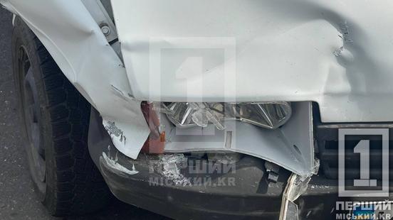 Розтрощені авто поруч з «Епіцентром»: у Саксаганському районі вдарилися Лада та Toyota3