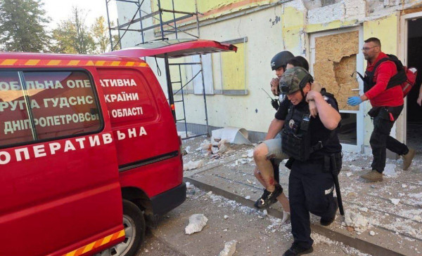 Сьогодні вдень рф здійснила понад  50 повітряних атак на Дніпропетровщину, є загиблий і 10 поранених0