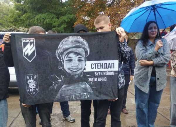 У Кривому Розі встановили меморіальну дошку на честь загиблого захисника Дмитра Скрипника4