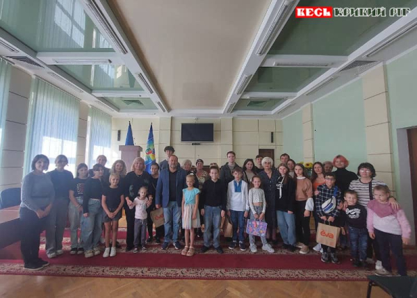 Дітям-сиротам вручили подарунки в Металургійній райраді в Кривому Розі