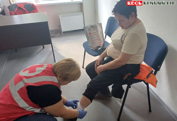 Допомогу постраждалій від повітряного удару надають в Червоному Хресті в Кривому Розі