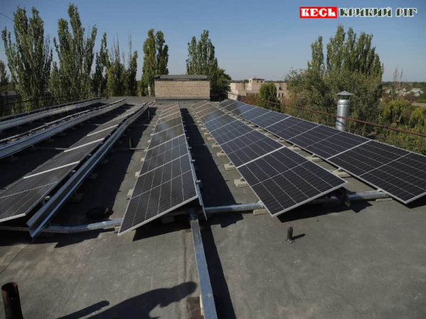 Сонячні панелі на даху лікарні №17 в Кривому Розі