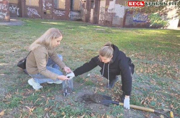Проби грунту беруть екологи в Кривому Розі