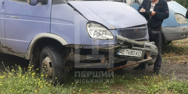 В напрямку Нікопольського шосе сталася потрійна аварія: вантажівка не встигла загальмувати2