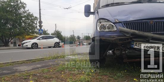 Вулицю заповнив скрегіт коліс: на Кобилянського у потрійну ДТП потрапили ГАЗель, Daewoo та Nissan3