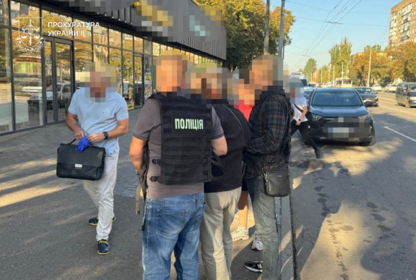 За 10 тисяч доларів обіцяв «інвалідність» для виїзду за кордон: жителю Кривого Рогу повідомлено про підозру0