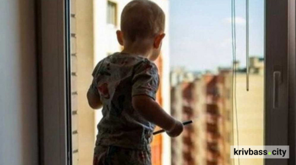 За літо у Кривому Розі випали з вікон шестеро дітлахів: правоохоронці закликають батьків бути пильними