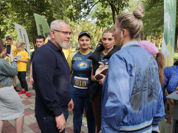 Забіг сили та незламності. Криворізькі ветерани війни, учасники бойових дій та члени їх родин змагалися в легкоатлетичному бігу на дистанціях 3, 2, 1 км та 500 м5