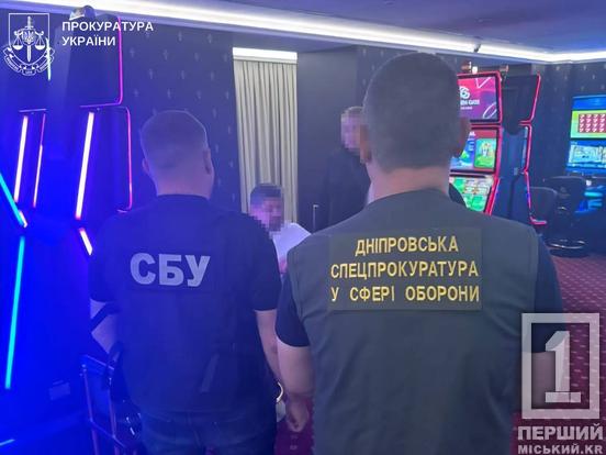 Заробляв на дезертирах та грав в азартні ігри: на Дніпропетровщині затримали фігуранта справи депутатки, яка фейково служила в армії2