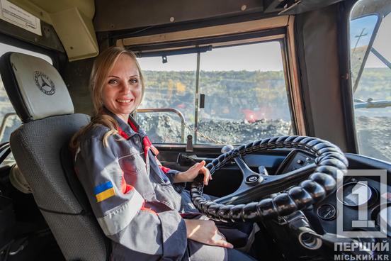 Жінки - рушійна сила: на Північному ГЗК з’явилася перша водійка самоскида4