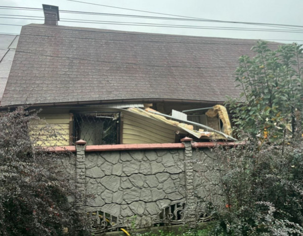 Агресор обстріляв Нікопольщину та Кривий Ріг: пошкоджені десятки будівель і авто6