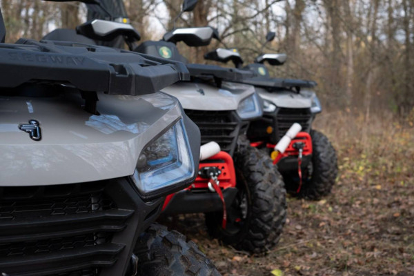 Бійцям 129-ї бригади від Кривого Рогу передали квадроцикли та обладнання1