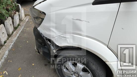 Бусік опинився на пішохідній зоні: на «Зарічному» не розминулися ВАЗ та Mercedes3