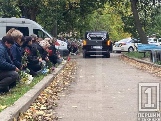 «Це неоціненна втрата, дуже болюча»: криворіжці простилися з  Олексієм Гудковим, який загинув у боях на Торецькому напрямку2