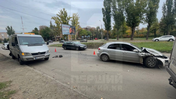 ДТП у Кривому Розі: водія збили просто біля власного авто1