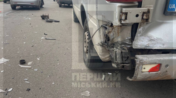 ДТП у Кривому Розі: водія збили просто біля власного авто0
