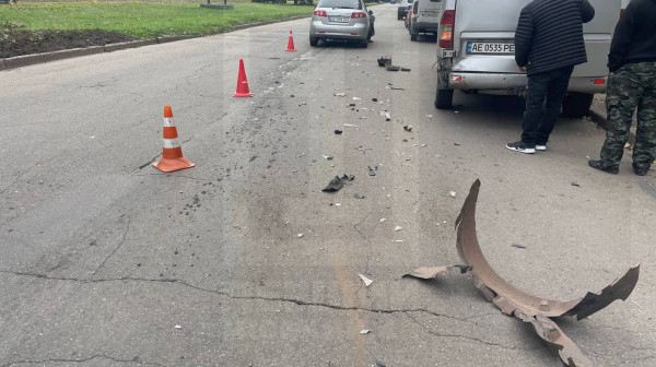 ДТП у Кривому Розі: водія збили просто біля власного авто3
