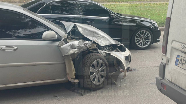 ДТП у Кривому Розі: водія збили просто біля власного авто2