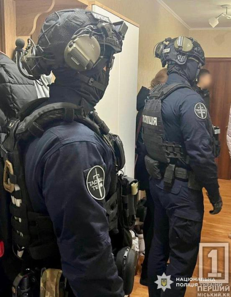 Дурили важкохворих, переселенців і навіть військових: на Дніпропетровщині пройшли обшуки по справі псевдо-екстрасенсів1