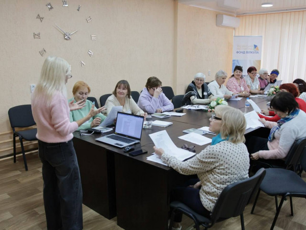 Голова Ради оборони Кривого Рогу Олександр Вілкул відвідав «Університет третього віку»: криворіжці «золотого» віку опановують сучасні технології5