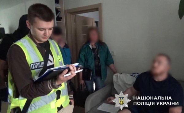 Кіберполіція «розчаклувала» псевдомольфара з ШІ-учнем: шахрай заробляв на приворотах та пошуках «зниклих»1