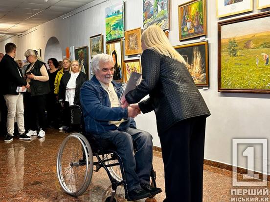 Криворіжжя – колиска тих, хто бачить серцем: у міській виставковій залі відкрилася виставка «Яскравий світ творчості»3